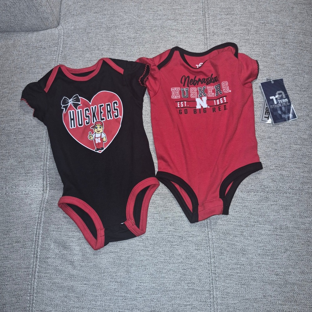 Team Athletics Nebraska Huskers Baby Bodysuit Set 2 Pack Red Black NWT 18 months